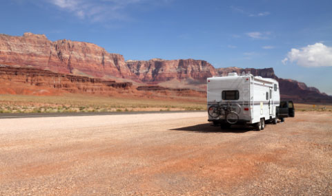 This image has an empty alt attribute; its file name is rv-desert.jpg